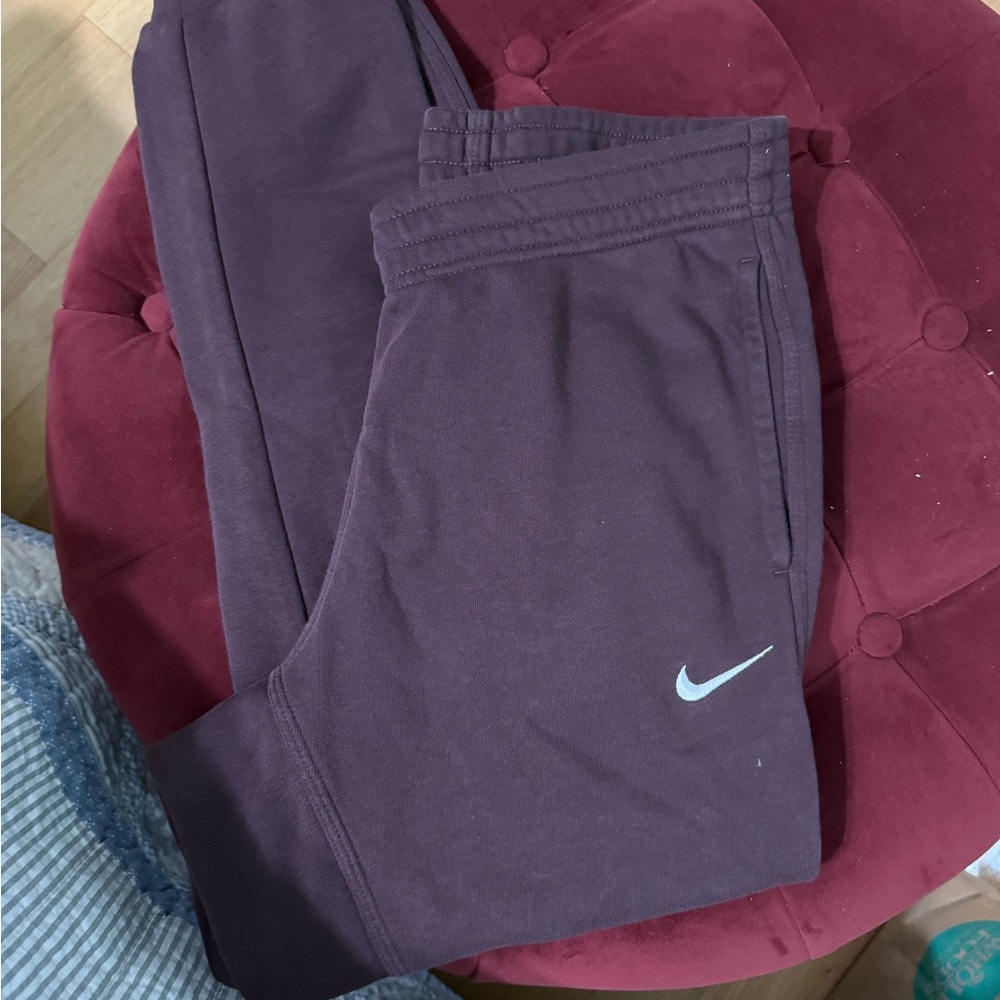 Men’s nike sweat suit in maroon